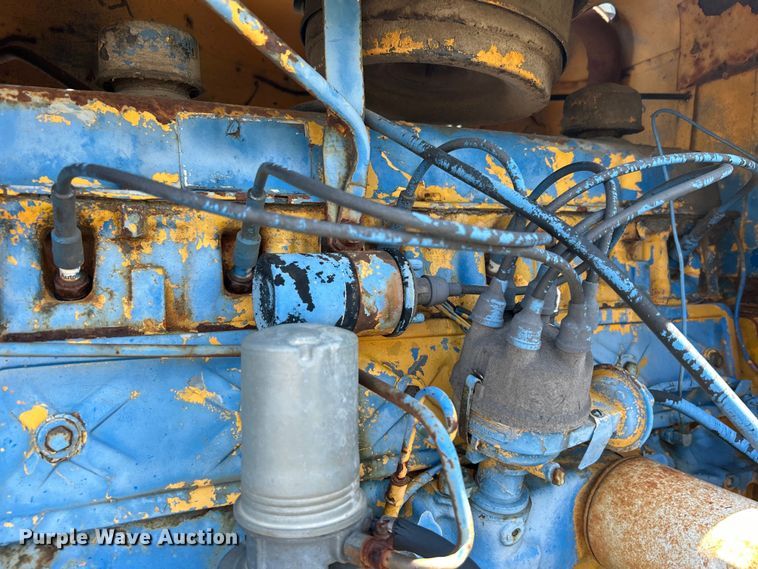 image for item DO1085 1992 International  4900 drilling rig truck