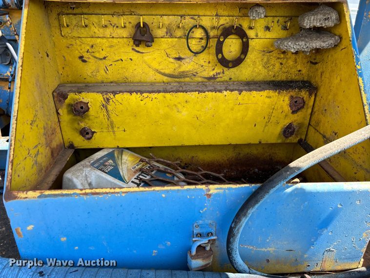 image for item DO1085 1992 International  4900 drilling rig truck