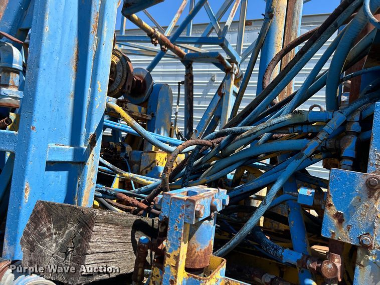 image for item DO1085 1992 International  4900 drilling rig truck