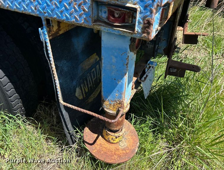 image for item DO1085 1992 International  4900 drilling rig truck