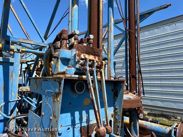 image for item DO1085 1992 International  4900 drilling rig truck