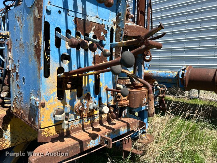 image for item DO1085 1992 International  4900 drilling rig truck