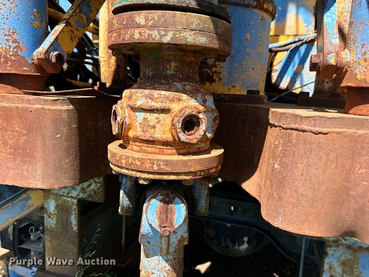 image for item DO1085 1992 International  4900 drilling rig truck