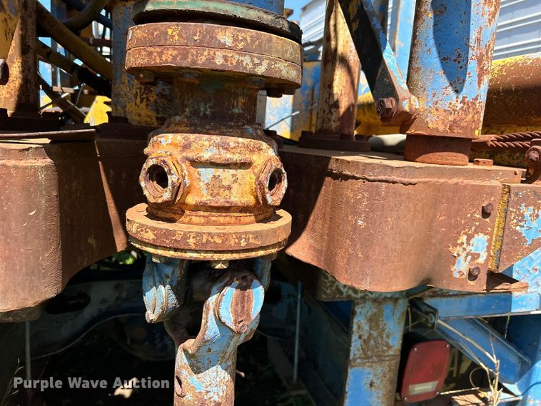 image for item DO1085 1992 International  4900 drilling rig truck