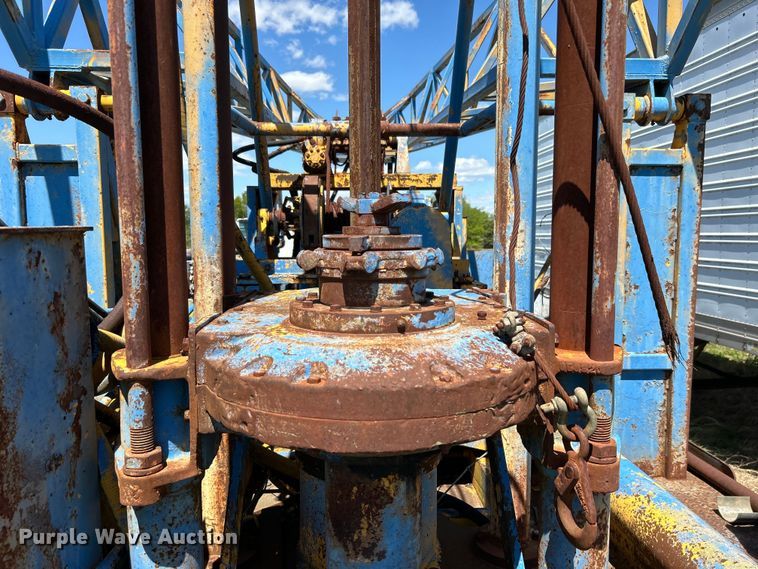 image for item DO1085 1992 International  4900 drilling rig truck