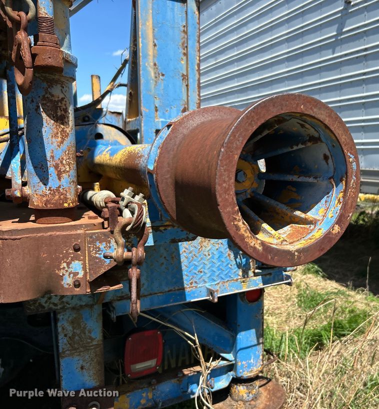 image for item DO1085 1992 International  4900 drilling rig truck