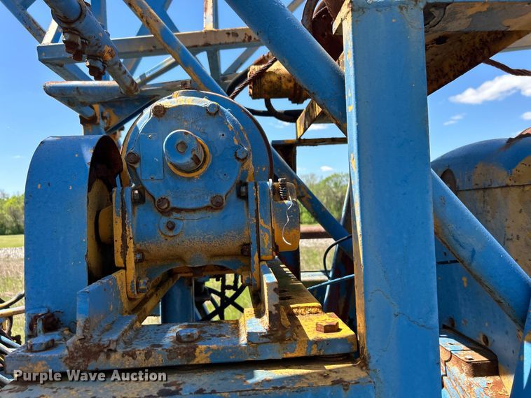 image for item DO1085 1992 International  4900 drilling rig truck