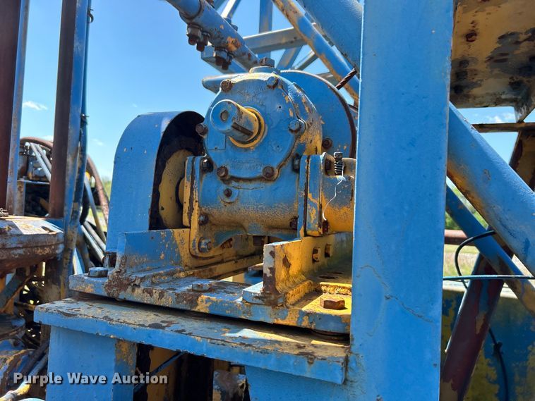 image for item DO1085 1992 International  4900 drilling rig truck