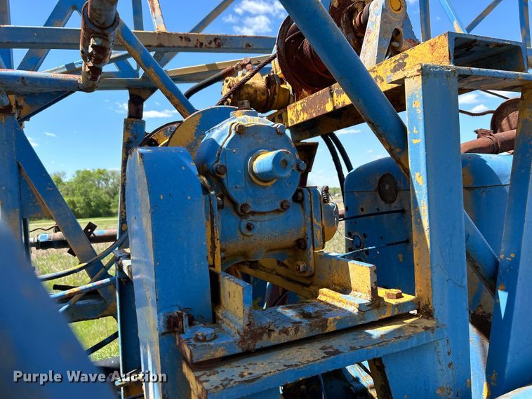 image for item DO1085 1992 International  4900 drilling rig truck