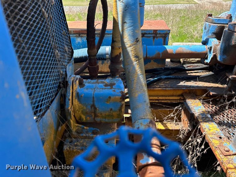 image for item DO1085 1992 International  4900 drilling rig truck