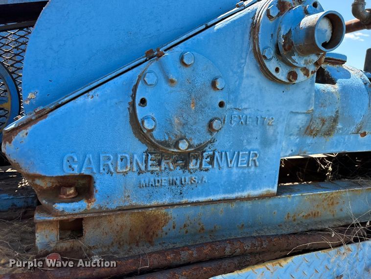 image for item DO1085 1992 International  4900 drilling rig truck