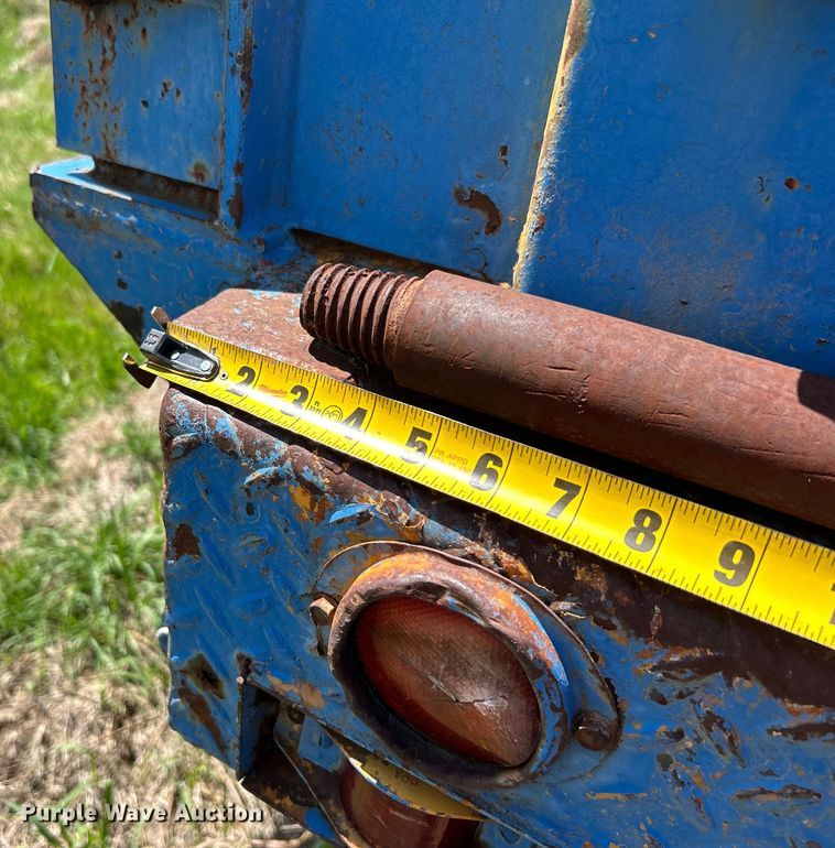 image for item DO1085 1992 International  4900 drilling rig truck