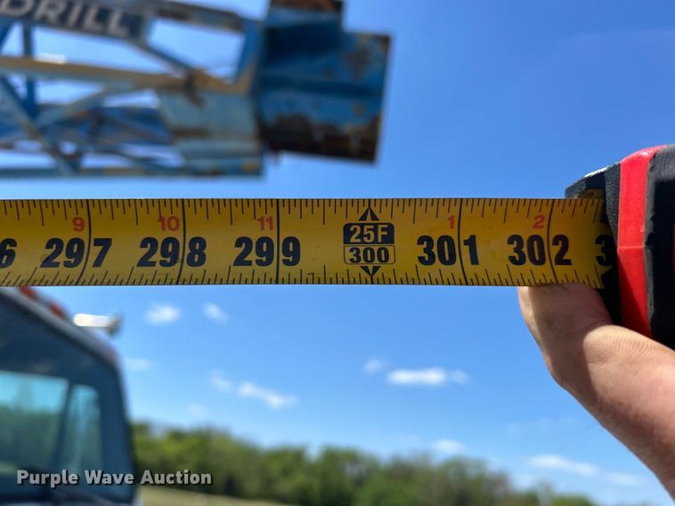 image for item DO1085 1992 International  4900 drilling rig truck