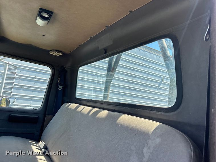 image for item DO1085 1992 International  4900 drilling rig truck