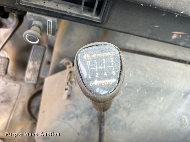 image for item DO1085 1992 International  4900 drilling rig truck