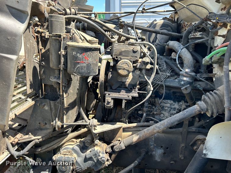 image for item DO1085 1992 International  4900 drilling rig truck