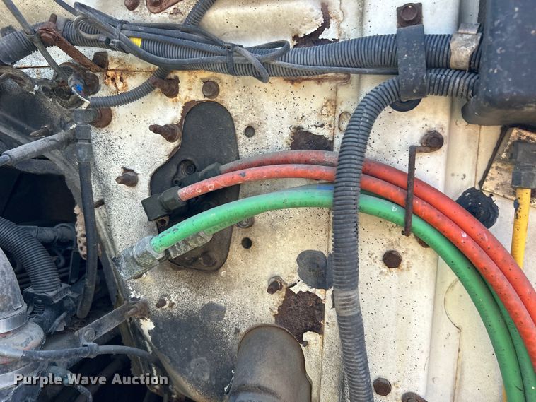 image for item DO1085 1992 International  4900 drilling rig truck