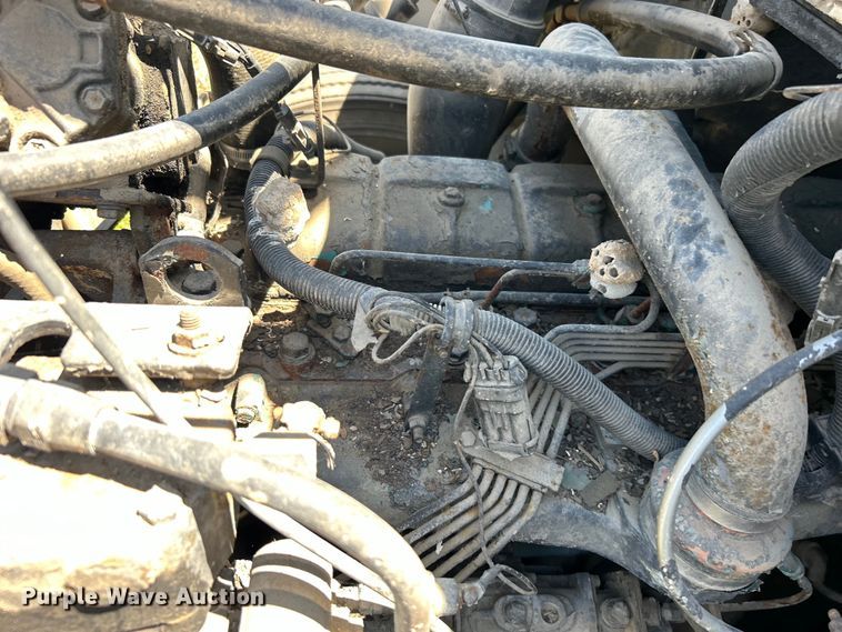 image for item DO1085 1992 International  4900 drilling rig truck