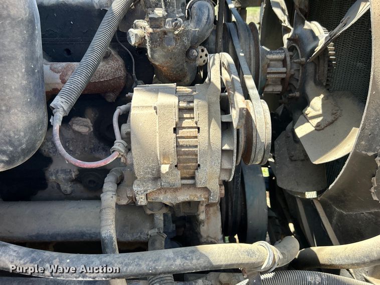 image for item DO1085 1992 International  4900 drilling rig truck