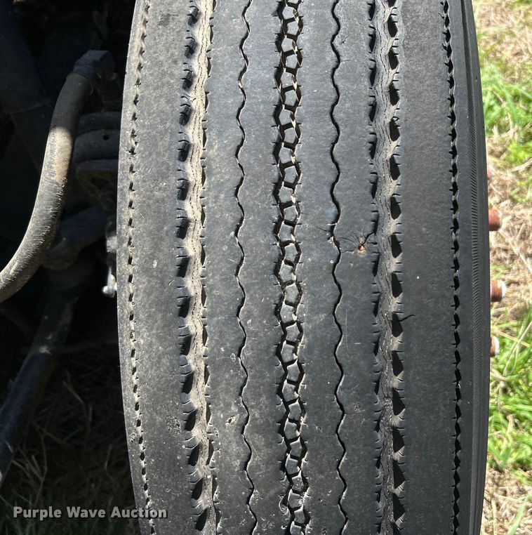 image for item DO1085 1992 International  4900 drilling rig truck