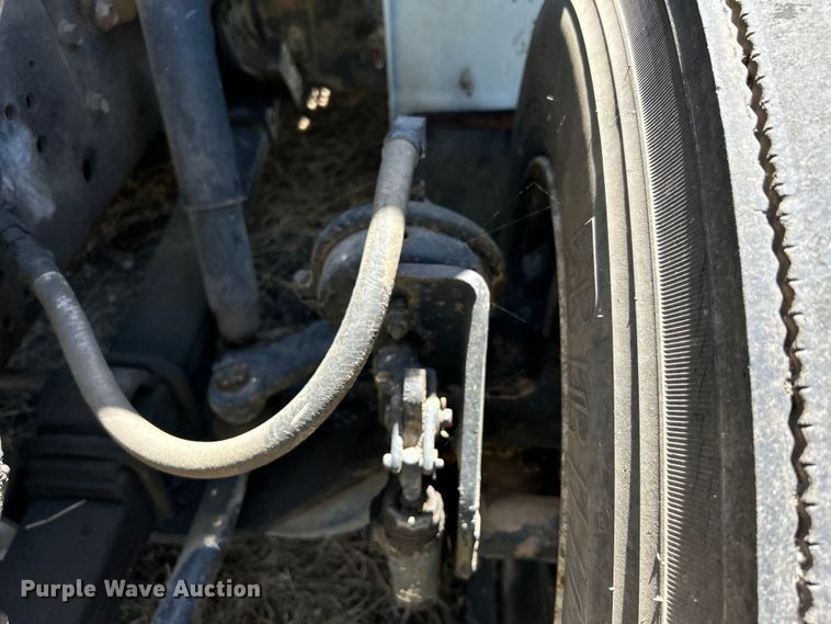 image for item DO1085 1992 International  4900 drilling rig truck