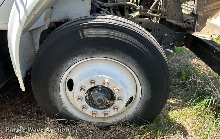 image for item DO1085 1992 International  4900 drilling rig truck