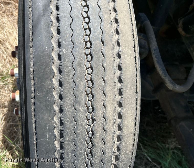 image for item DO1085 1992 International  4900 drilling rig truck