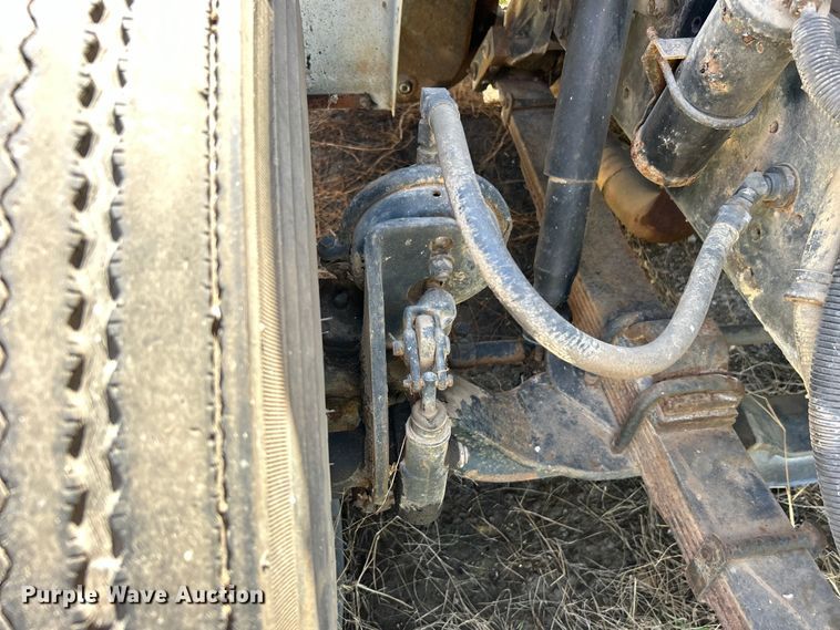 image for item DO1085 1992 International  4900 drilling rig truck