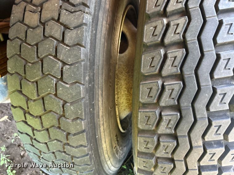 image for item DO1085 1992 International  4900 drilling rig truck