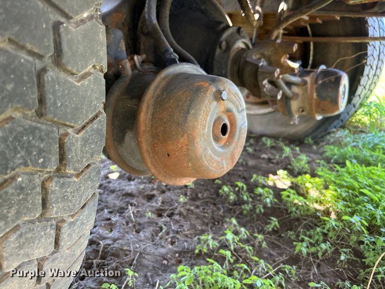 image for item DO1085 1992 International  4900 drilling rig truck