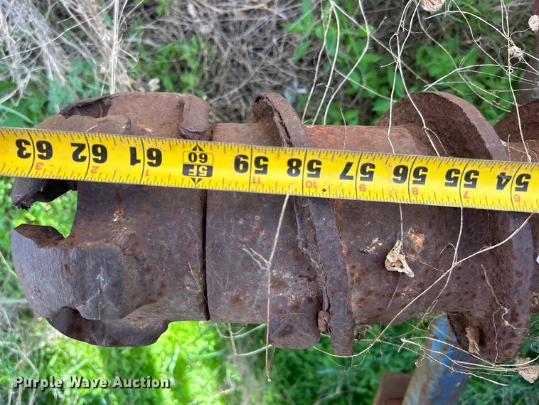 image for item DO1085 1992 International  4900 drilling rig truck