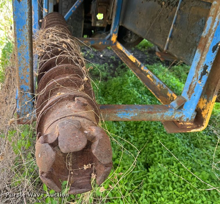 image for item DO1085 1992 International  4900 drilling rig truck