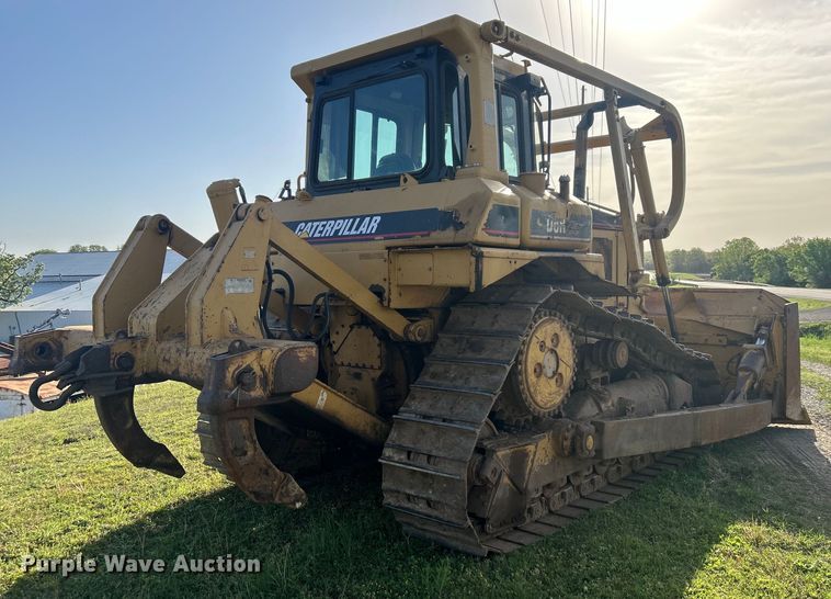image for item DO1098 1996 Caterpillar  D6R XL dozer