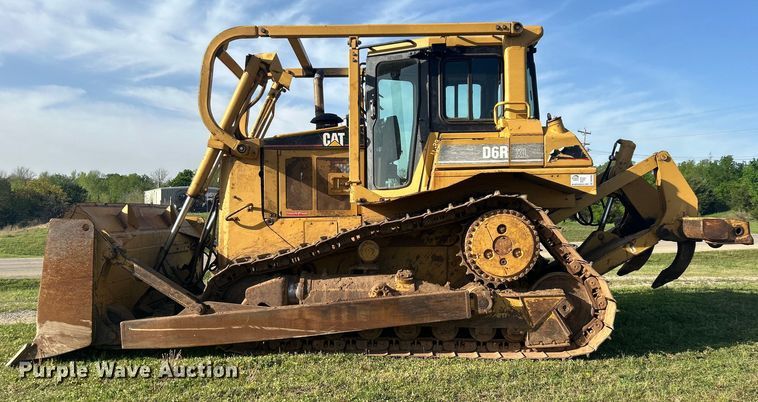 image for item DO1098 1996 Caterpillar  D6R XL dozer