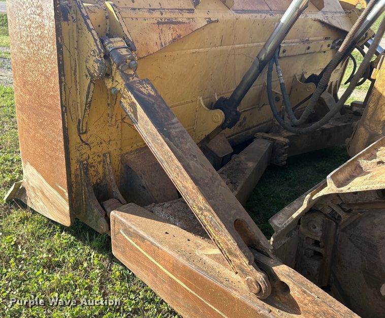 image for item DO1098 1996 Caterpillar  D6R XL dozer