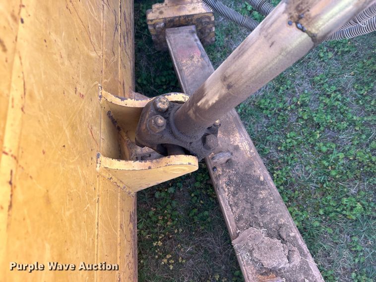 image for item DO1098 1996 Caterpillar  D6R XL dozer