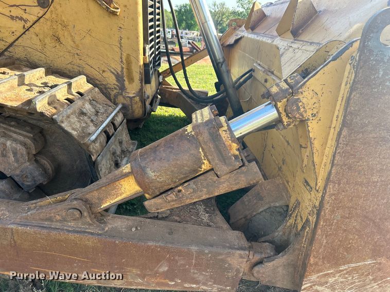image for item DO1098 1996 Caterpillar  D6R XL dozer