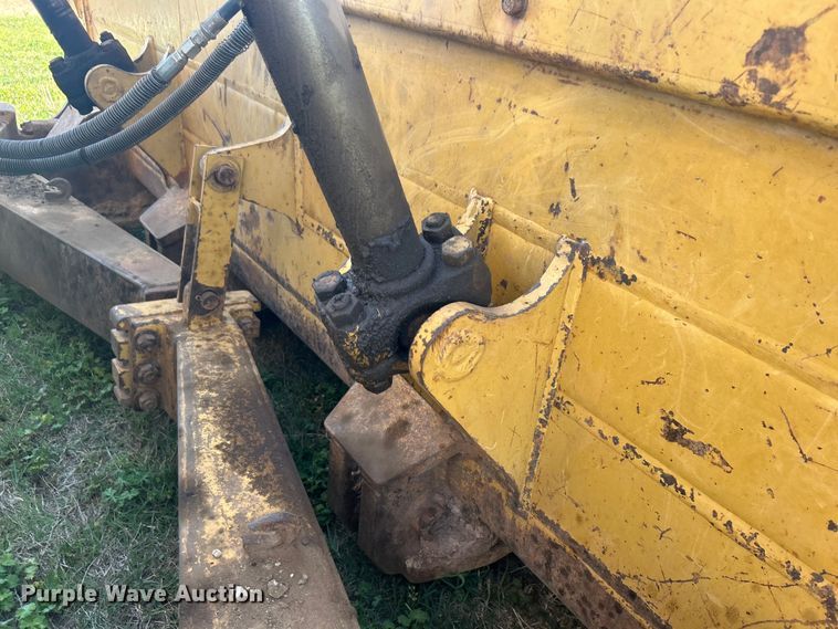 image for item DO1098 1996 Caterpillar  D6R XL dozer