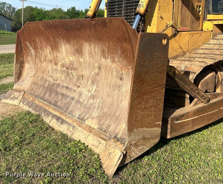 image for item DO1098 1996 Caterpillar  D6R XL dozer