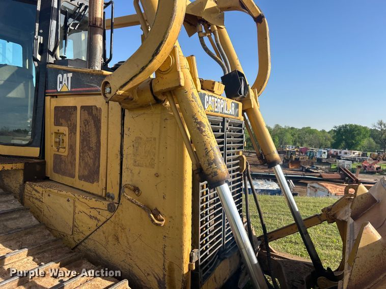 image for item DO1098 1996 Caterpillar  D6R XL dozer