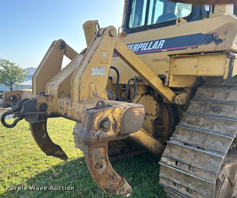 image for item DO1098 1996 Caterpillar  D6R XL dozer