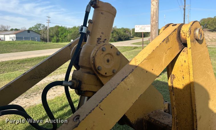 image for item DO1098 1996 Caterpillar  D6R XL dozer