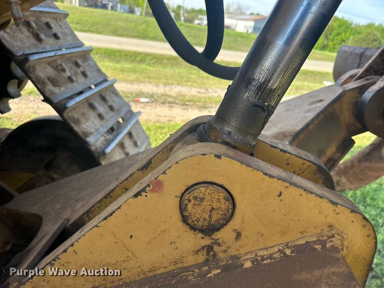 image for item DO1098 1996 Caterpillar  D6R XL dozer