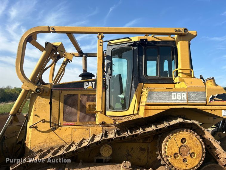 image for item DO1098 1996 Caterpillar  D6R XL dozer