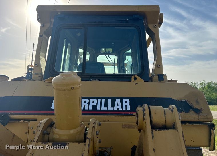 image for item DO1098 1996 Caterpillar  D6R XL dozer