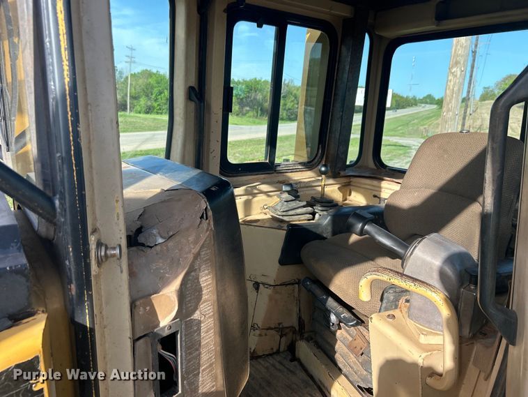 image for item DO1098 1996 Caterpillar  D6R XL dozer