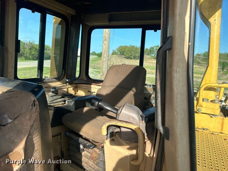 image for item DO1098 1996 Caterpillar  D6R XL dozer