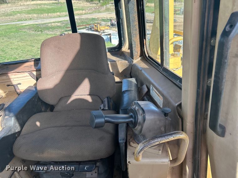 image for item DO1098 1996 Caterpillar  D6R XL dozer