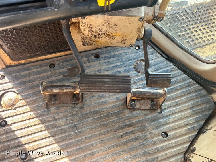 image for item DO1098 1996 Caterpillar  D6R XL dozer