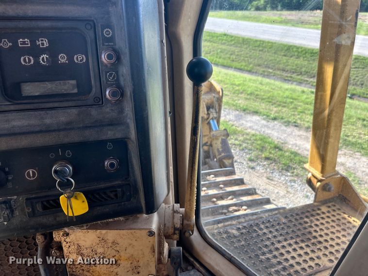 image for item DO1098 1996 Caterpillar  D6R XL dozer